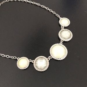 Blue / grayish tinted accent necklace